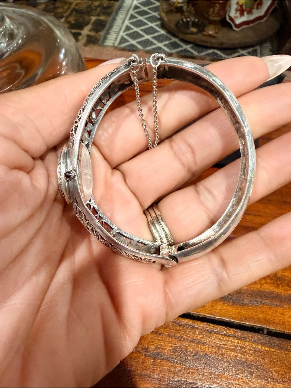 Vintage-Style Silver Filigree Women's Bracelet Watch -
